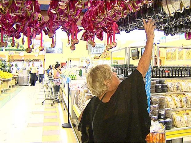 Ovos chegaram cedo e surpreenderam consumidores. (Foto: Chico Escolano/ EPTV)