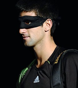 Na quarta-feira, Djokovic  entrou em quadra usando uma máscara, na vitória sobre o russo Dmitry Tursunov. Nesta quinta, o 'Zorro' foi eliminado (Foto: Arquivo)