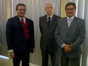 Ouvidor Estadual Elito Vasconcelos,o Desembargador e ouvidor Nacional Gercino Silva, e o Secretario de Direitos Humanos de Sergipe, Luiz Eduardo Oliva. (Foto: Marcos Rodrigues/ASN)