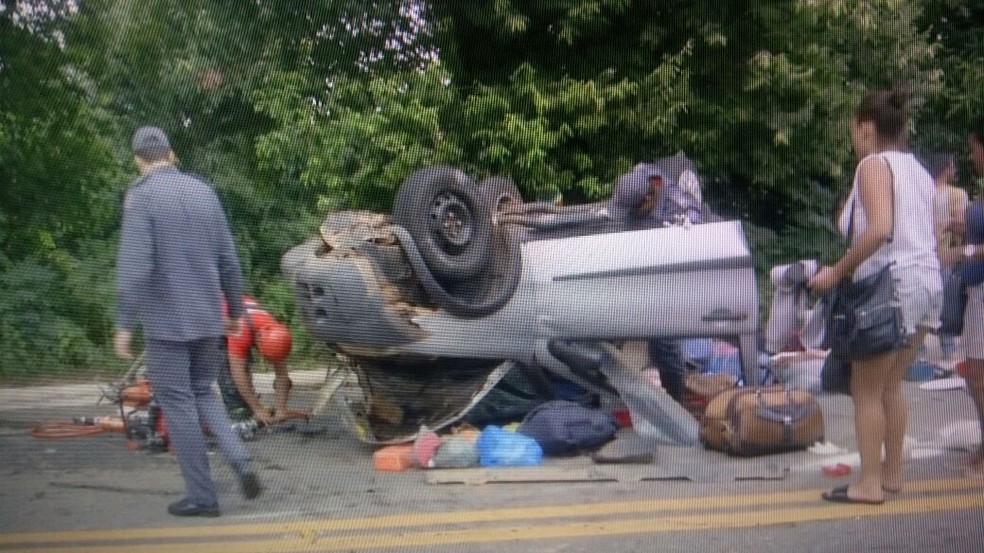 Acidente envolveu três veículos na BR-381 (Foto: Reprodução/Inter TV dos Vales )