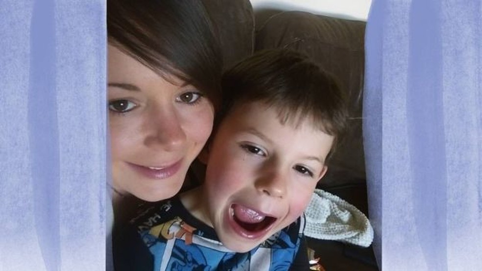 Rachael chegou a deixar os filhos com a avó e pensou em se matar (Foto: BBC)