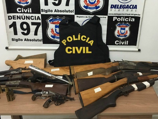 Pai e filho são presos com 12 armas e munições em Mato Grosso (Foto: Divulgação/Polícia Civil de MT)