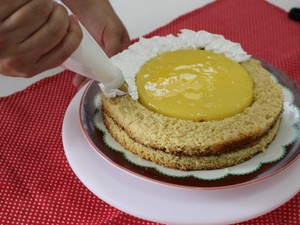 Confeiteira de MS ensina a fazer Torta Guirlanda para ceia de Natal (Foto: Adriel Mattos/G1 MS)