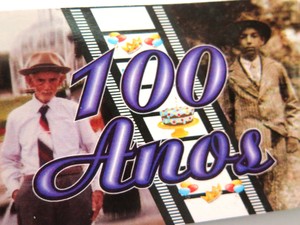 Lembrança do aniversário de 100 anos de Alfeu em 2012 teve cartão personalizado (Foto: Orion Pires/G1)