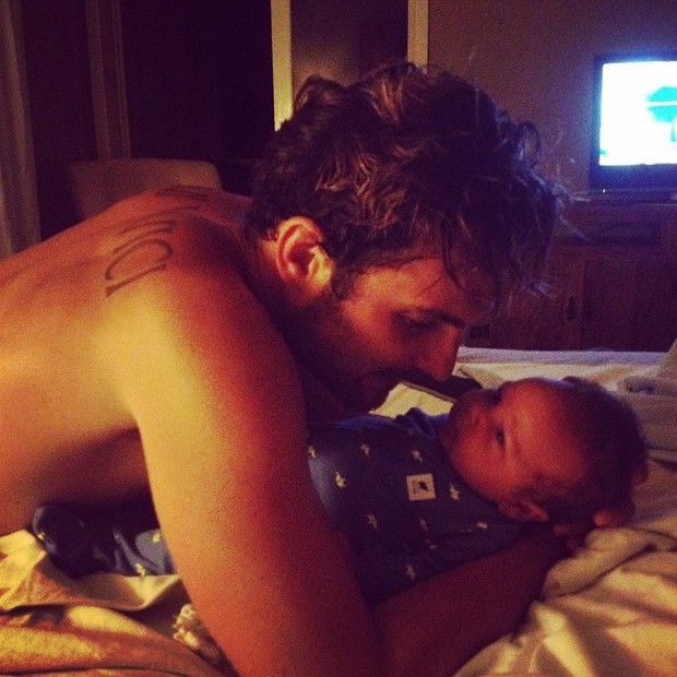 Igor Rickli posa com o filho, Antônio (Foto: Instagram/ Reprodução)