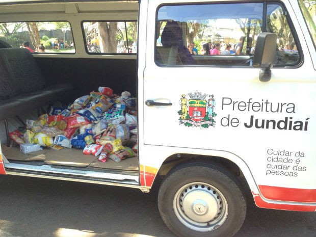 Alimentos serão distribuídos às entidades assistenciais do município (Foto: Mayara Corrêa/G1)
