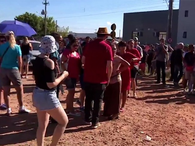 Servidores municipais fazem manifestação em Cachoeirinha (Foto: Reprodução/RBS TV)