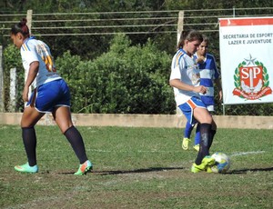 Quinto dia de Jogos Regionais teve partida de futebol feminino de Ourinhos e Taquarituba (Foto: João Paulo Tilio / Globoesporte.com)