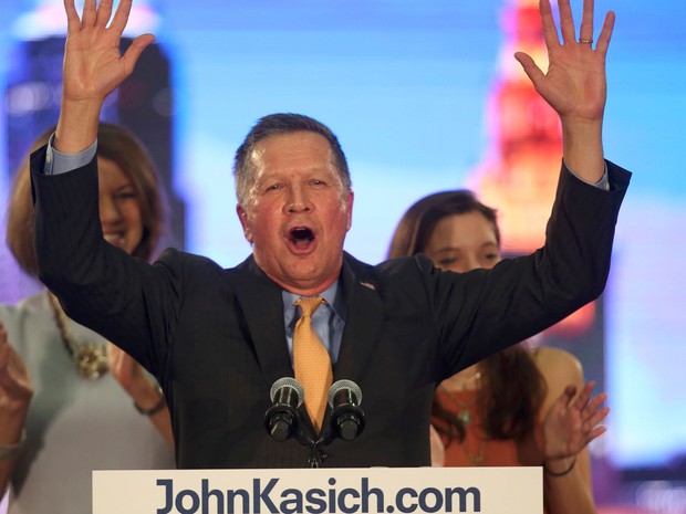 John Kasich comemora com eleitores sua vitória nas primárias de Ohio, durante discurso em Berea, na terça (15) (Foto: Reuters/Aaron Josefczyk) John Kasich comemora com eleitores sua vitória nas primárias de Ohio, durante discurso em Berea, na terça (15) (Foto: Reuters/Aaron Josefczyk)