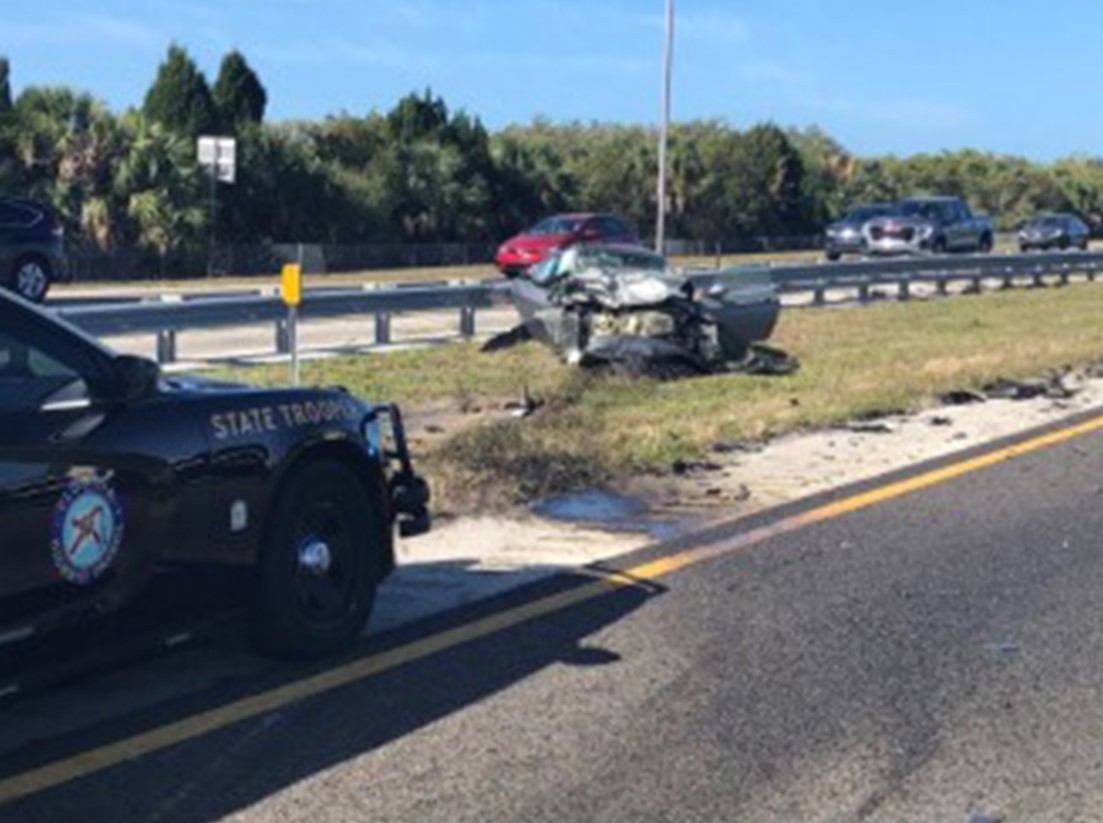 Policial provoca batida de carro com condutora bêbada para evitar tragédia (Foto: reprodução/People/ FLORIDA HIGHWAY PATROL) Policial provoca batida de carro com condutora bêbada para evitar tragédia (Foto: reprodução/People/ FLORIDA HIGHWAY PATROL)