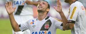 Vasco vence o Santos com gol de Nenê e continua vivo na Série A (Ide Gomes/Framephoto/Estadão Conteúdo)
