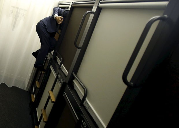 Quarto coletivo em um hotel de Tóquio, no Japão (Foto: Yuya Shino/Reuters) Quarto coletivo em um hotel de Tóquio, no Japão (Foto: Yuya Shino/Reuters)