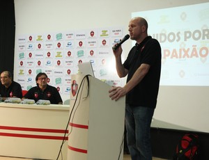 Diretor de Marketing do Moto Club, Hans Nina, fala dos projetos para 2013 (Foto: Biné Morais/O Estado)