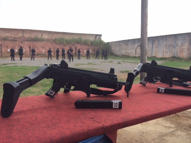 Carabinas passarão a ser usadas por policiais do Rio (Foto: Matheus Rodrigues/G1)