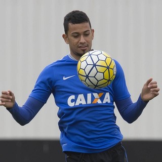 Cristóvão muda duas peças no Timão aguardará o retorno de Fagner