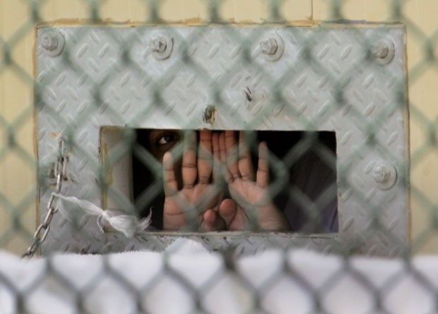 Afirmação foi feita no momento em que detentos da prisão na base militar americana de Guantánamo, Cuba, estão em greve de fome (Foto: Brennan Llinsley/AP)