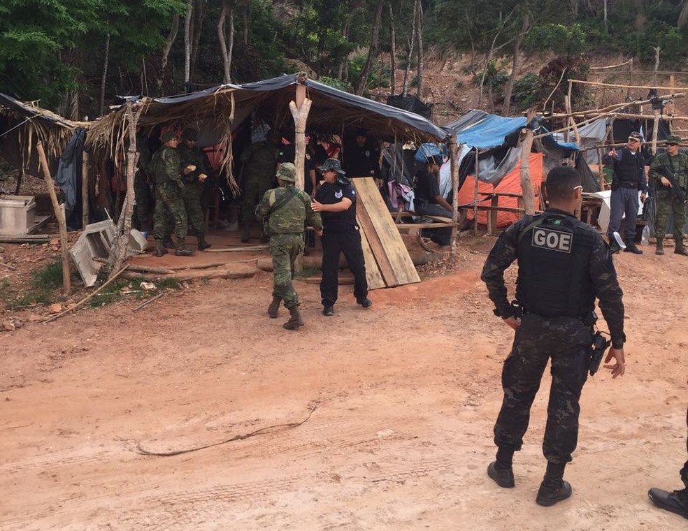 Policiais fizeram uma varredura na Serra da Borda após nova invasão de garimpeiros (Foto: Divulgação/Sesp-MT)
