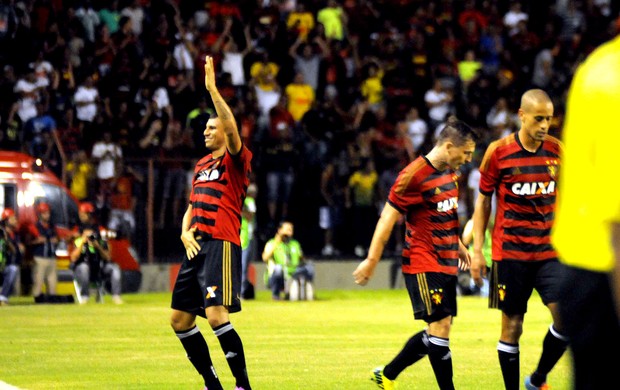 Neto Baiano comemoração Sport contra Botafogo (Foto: Marlon Costa / Pernambuco Press)