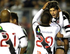 Juninho Pernambucano comemora gol do Vasco contra o Figueirense (Foto: Marcelo Sadio / Site Oficial do Vasco da Gama)