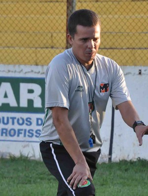 Evaristo Piza, técnico do Velo Clube (Foto: Jânio Munhoz / Barretos EC)