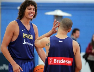 Anderson Varejão basquete seleção brasileira treino (Foto: Gaspar Nóbrega/Inovafoto)