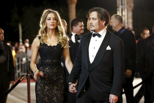 Amber Heard e Johnny Depp em um festival de cinema em fevereiro de 2015 (Foto: REUTERS/Danny Moloshok/Files)
