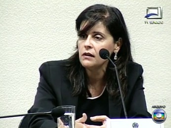 Simone Vasconcelos, durante depoimento no caso mensalão (Foto: Reprodução/TV Globo)