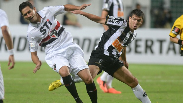 Ganso e Leando Donizete, Atlético-MG x São Paulo (Foto: AP) Ganso e Leando Donizete, Atlético-MG x São Paulo (Foto: AP)