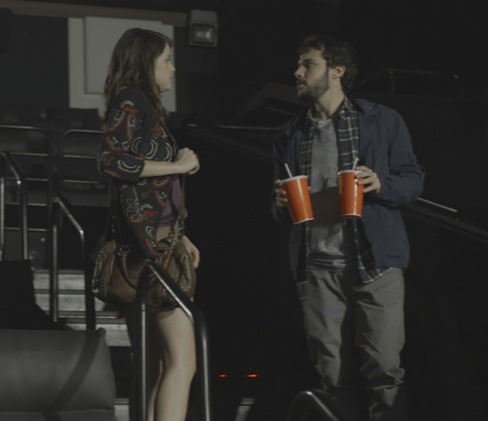 O climão rola solto no cinema (Foto: TV Globo) O climão rola solto no cinema (Foto: TV Globo)