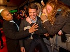 Fãs agarram Tom Cruise em première de filme na Suécia