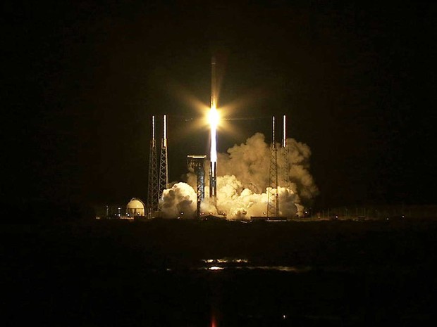 Foguete Atlas V parte em direção à ISS carregando a cápsula Cygnus (Foto: Nasa / via AFP Photo)