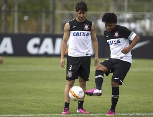 Alexandre Pato e Romarinho treino Corinthians (Foto: Daniel Augusto Jr. / Ag. Corinthians)