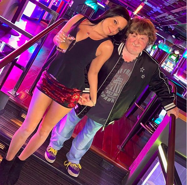 O ator Mason Reese com a namorada, a atriz pornô Sarah Russi (Foto: Instagram)
