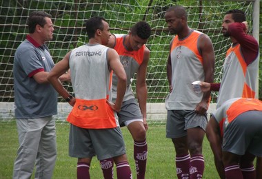 Ito Roque, técnico do Sertãozinho (Foto: Roberto José / Barretos Esporte Clube)