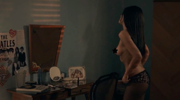 Antonia Morais protagoniza cenas sensuais no seriado Lúcia McCartney, no GNT (Foto: Reprodução / GNT)