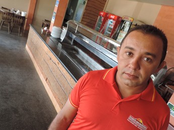 Edmilson precisou reorganizar a rotina do restaurante (Foto: Katherine Coutinho/G1)