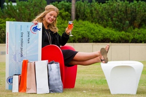 Ganhadora de loteria quer processar a Euromillions: o pr&ecirc;mio 'arruinou a sua vida'