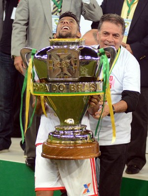 Leo Moura levanta taça, Flamengo campeão Copa do Brasil (Foto: Andre Durão)