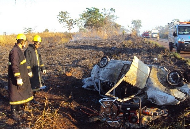 Acidente em Rialma, Goiás (Foto: Divulgação/ Corpo de Bombeiros)