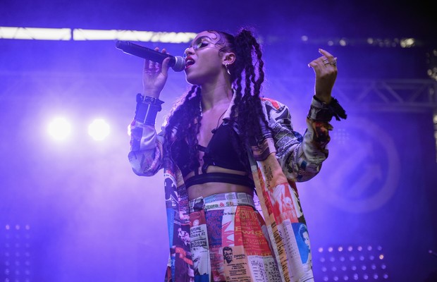 FKA twigs - favorita ao Mercury Prize, seus vídeos foram vistos mais de 3 milhões de vezes. Pelas redes sociais, ela virou vítima de racismos (Foto: Getty Images)