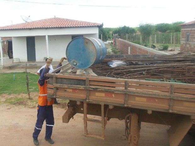 Entre o material que polícia recuperou estão duas toneladas de ferro (Foto: Polícia Militar/Divulgação)