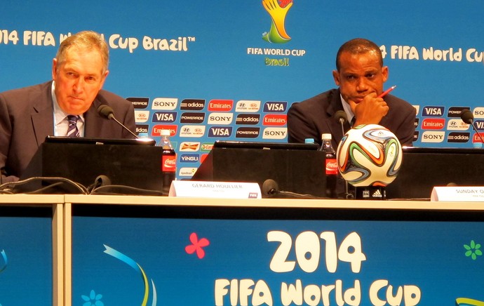 Gerard Houllier e Sunday Oliseh FIFA (Foto: Fred Huber )