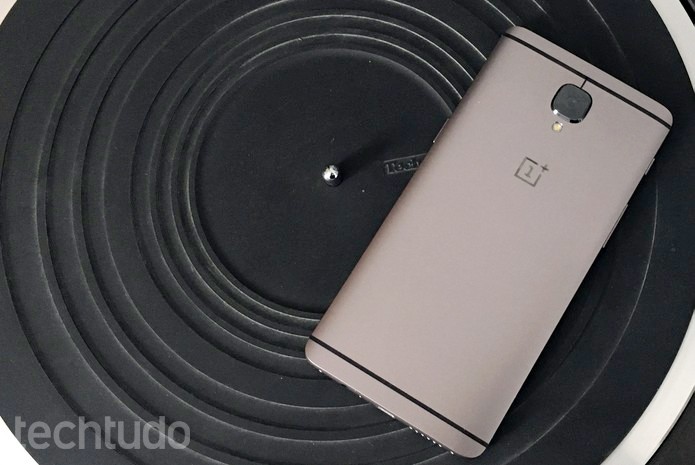 OnePlus 3T é vendido com Oxygen OS e hardware de ponta a US$ 439 (Foto: Elson de Souza/TechTudo)