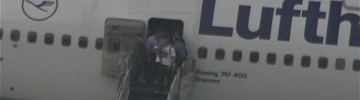 Avião com time do Corinthians pousa em Cumbica (Reprodução/TV Globo)