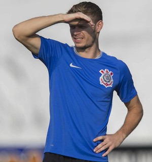 Após lesão e dias de turista, Marlone quer se divertir no time do Corinthians