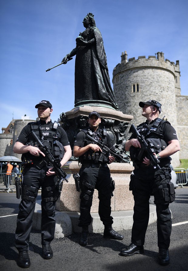 Snipers se posicionam para o casamento de Harry e Meghan Markle (Foto: Getty Images) Snipers se posicionam para o casamento de Harry e Meghan Markle (Foto: Getty Images)