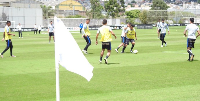 Sem contar com Gustavo, técnico do Corinthians faz testes na equipe