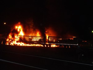 Incêndio ocorreu em posto da BR-101 (Foto: Quintino Junior/Divulgação)