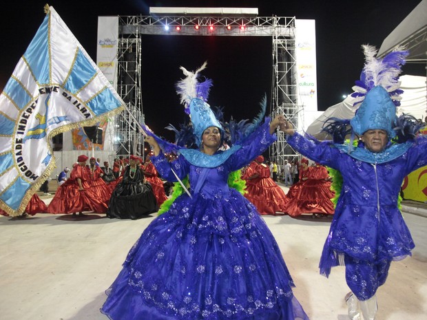 Mocidade da Ilha desfilando na Passarela de São Luís, em 2015 (Foto: De Jesus/O Estado)
