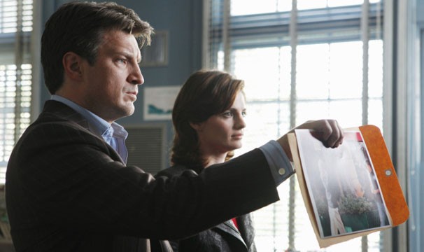Castle e Beckett investigam um misterioso caso (Foto: Divulgação / Disney Media Distribution)